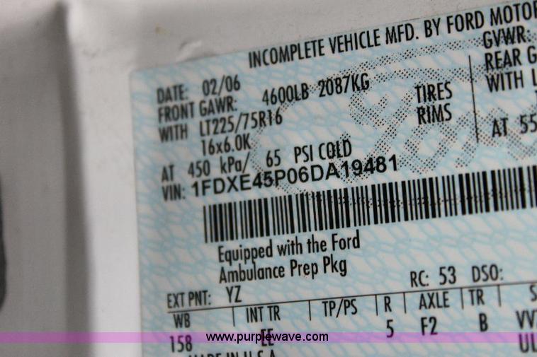 image for item 6534 2006 Ford E450 Super Duty ambulance