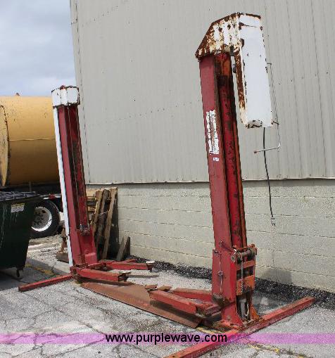 image for item 6560 Line-O-Tronics two post lift