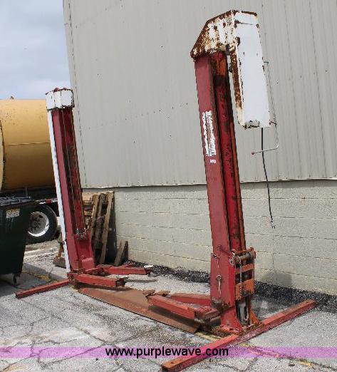 image for item 6560 Line-O-Tronics two post lift