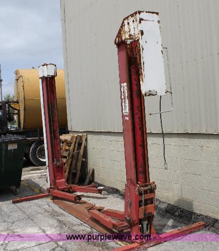 image for item 6560 Line-O-Tronics two post lift
