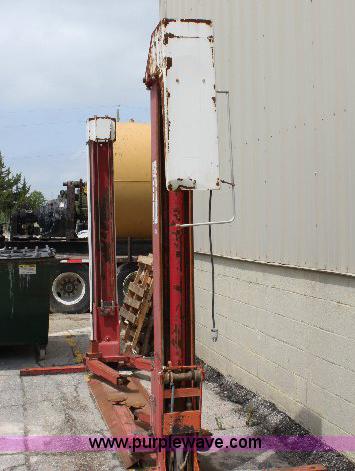 image for item 6560 Line-O-Tronics two post lift
