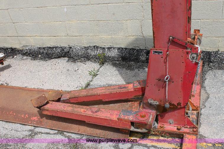 image for item 6560 Line-O-Tronics two post lift