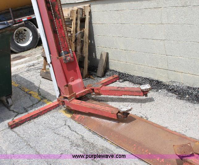 image for item 6560 Line-O-Tronics two post lift