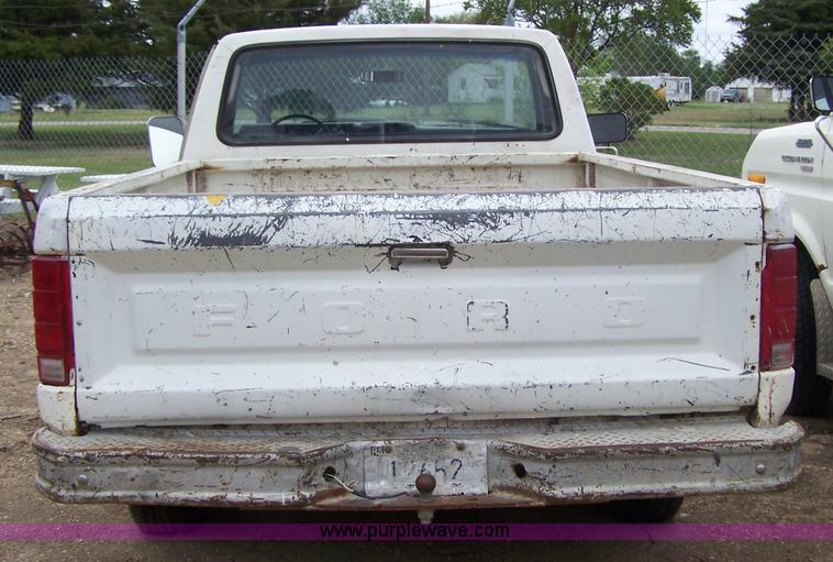 image for item 7281 1984 Ford F150 pickup truck