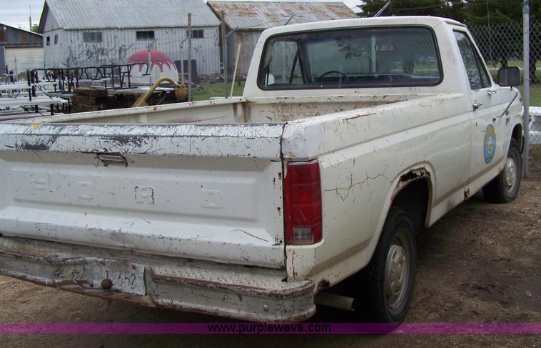 image for item 7281 1984 Ford F150 pickup truck
