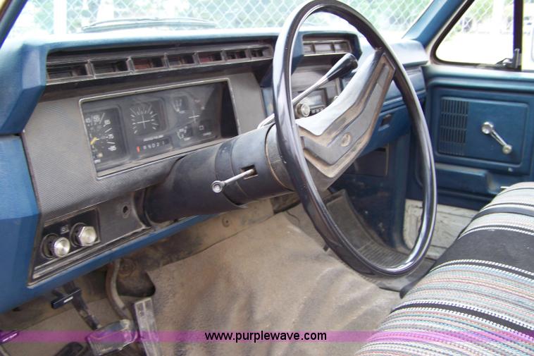 image for item 7281 1984 Ford F150 pickup truck