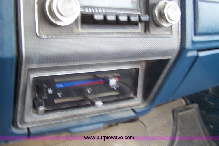 image for item 7281 1984 Ford F150 pickup truck