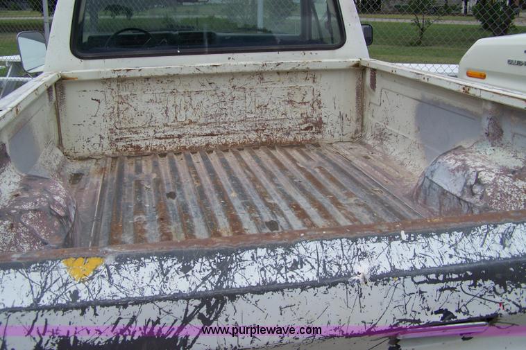 image for item 7281 1984 Ford F150 pickup truck
