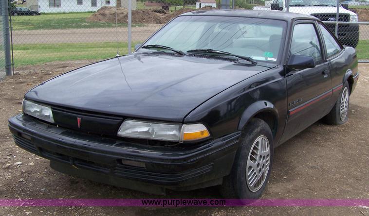 image for item 7291 1994 Pontiac Sunbird LE