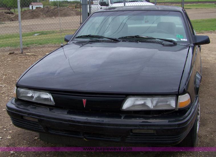 image for item 7291 1994 Pontiac Sunbird LE
