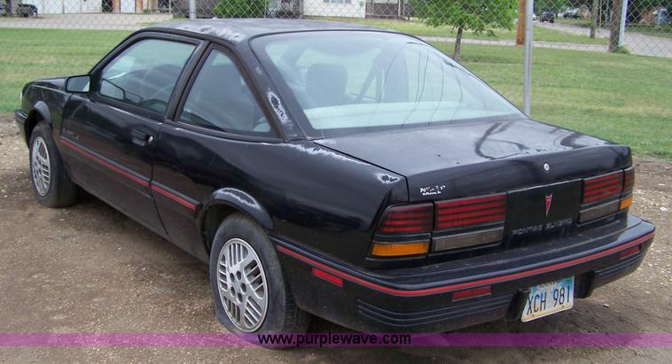 image for item 7291 1994 Pontiac Sunbird LE