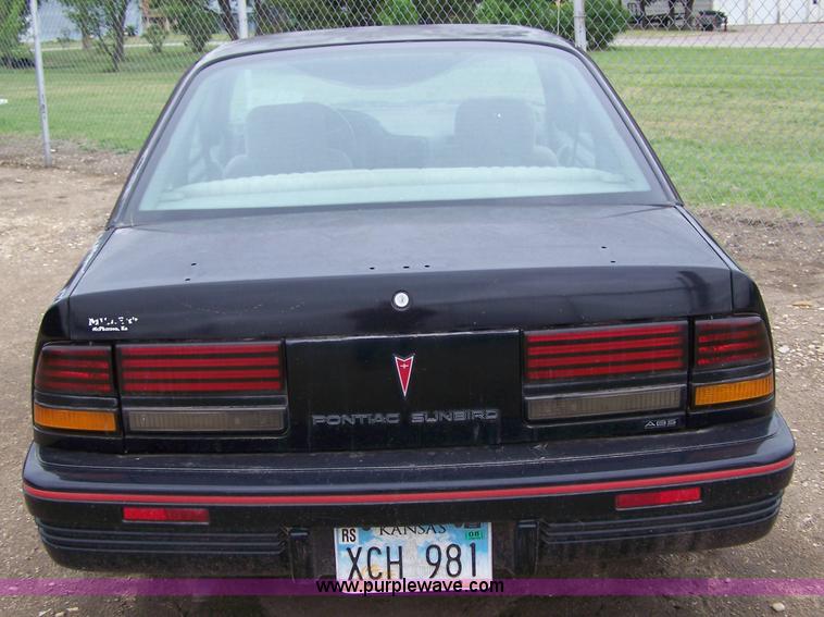 image for item 7291 1994 Pontiac Sunbird LE