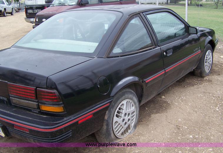 image for item 7291 1994 Pontiac Sunbird LE