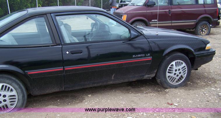 image for item 7291 1994 Pontiac Sunbird LE