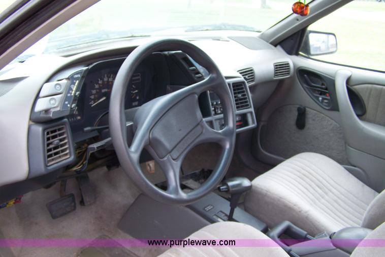 image for item 7291 1994 Pontiac Sunbird LE