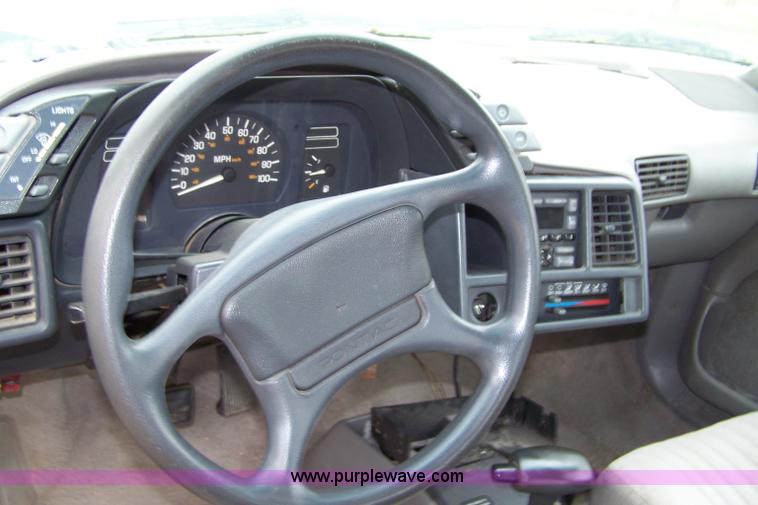image for item 7291 1994 Pontiac Sunbird LE