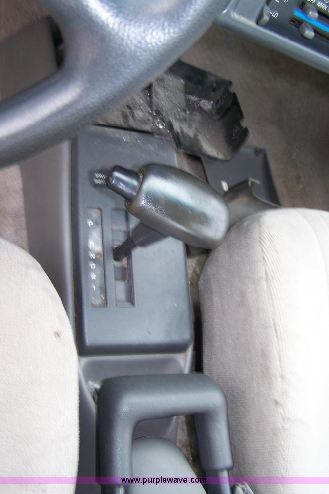 image for item 7291 1994 Pontiac Sunbird LE