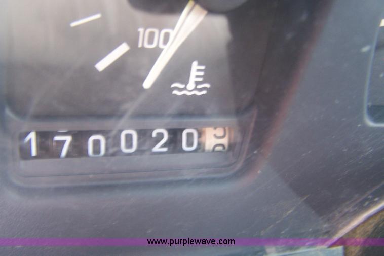 image for item 7291 1994 Pontiac Sunbird LE