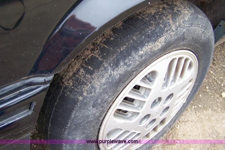 image for item 7291 1994 Pontiac Sunbird LE