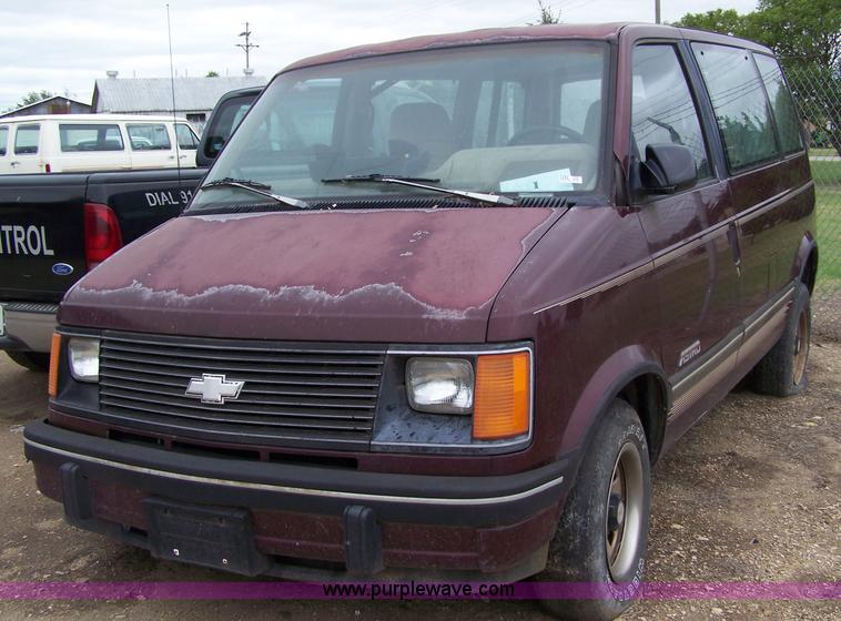 image for item 7292 1993 Chevrolet Astro van