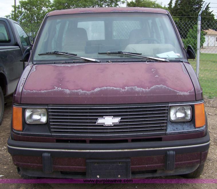 image for item 7292 1993 Chevrolet Astro van