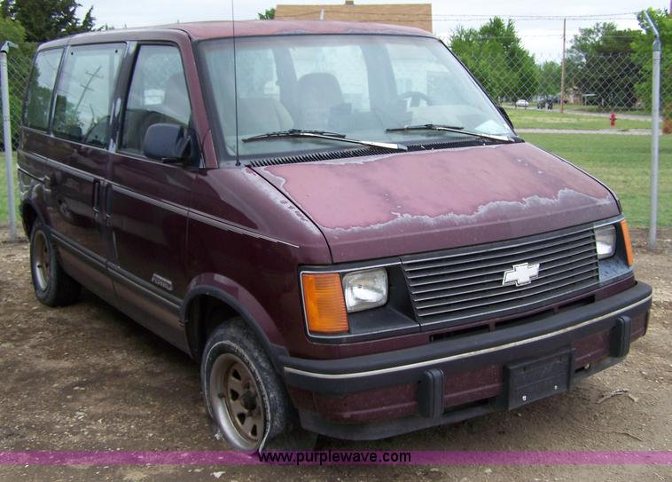 image for item 7292 1993 Chevrolet Astro van