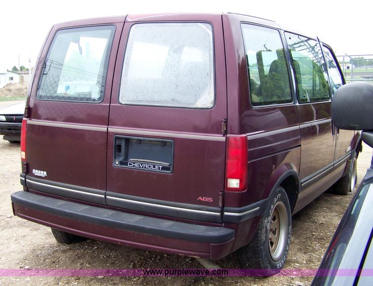 image for item 7292 1993 Chevrolet Astro van