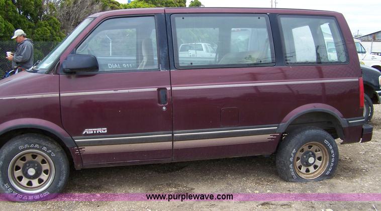 image for item 7292 1993 Chevrolet Astro van