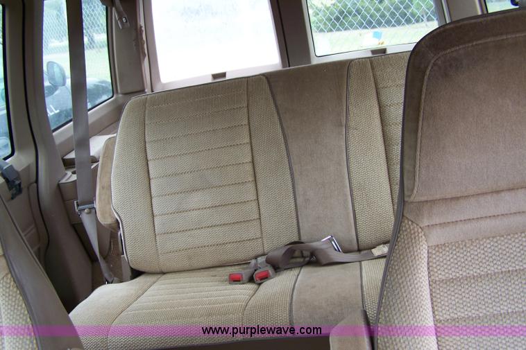 image for item 7292 1993 Chevrolet Astro van