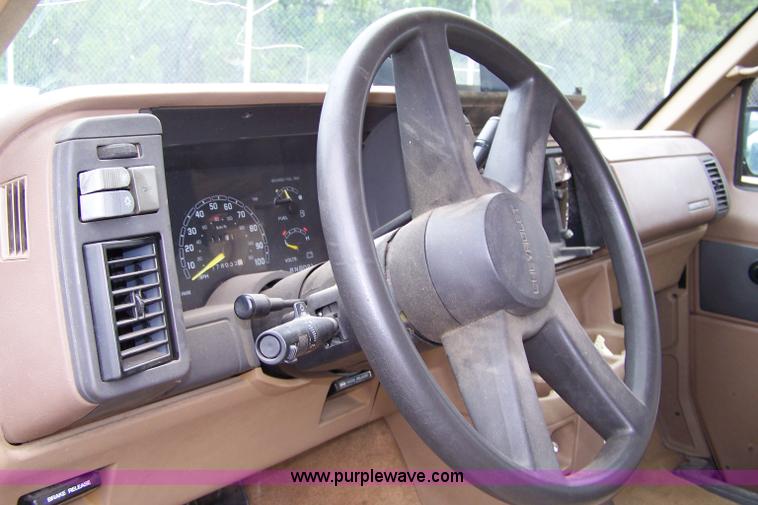 image for item 7292 1993 Chevrolet Astro van