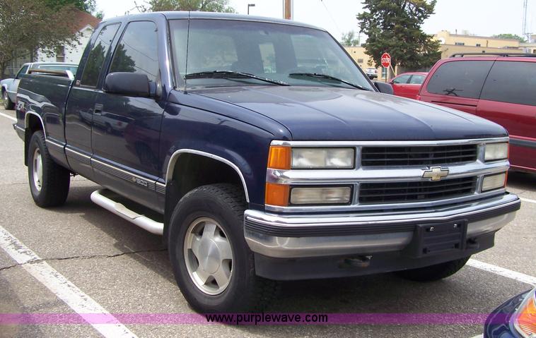 image for item 7293 1996 Chevrolet Z-71 K1500 extended cab pickup truck