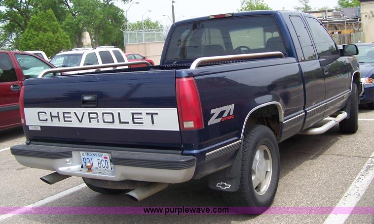 image for item 7293 1996 Chevrolet Z-71 K1500 extended cab pickup truck