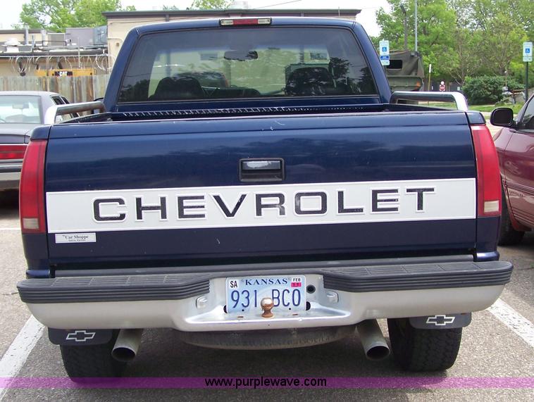 image for item 7293 1996 Chevrolet Z-71 K1500 extended cab pickup truck