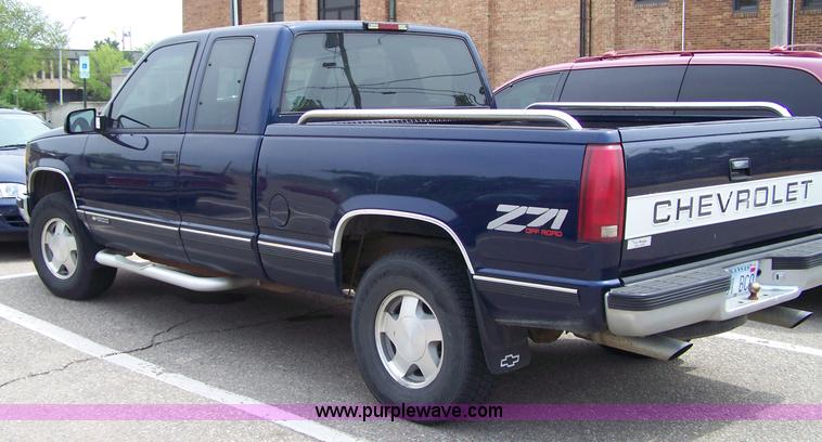 image for item 7293 1996 Chevrolet Z-71 K1500 extended cab pickup truck