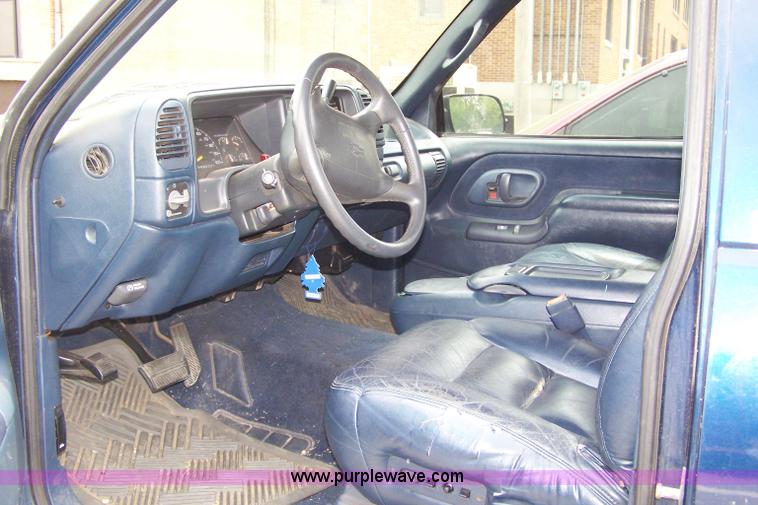 image for item 7293 1996 Chevrolet Z-71 K1500 extended cab pickup truck