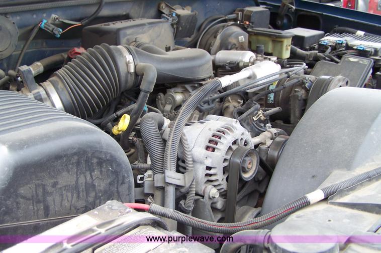 image for item 7293 1996 Chevrolet Z-71 K1500 extended cab pickup truck