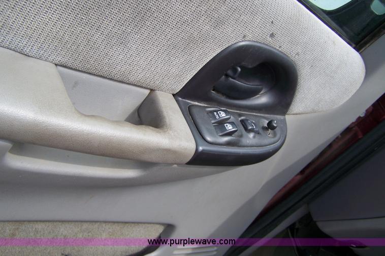 image for item 7294 2000 Chevrolet Venture mini van