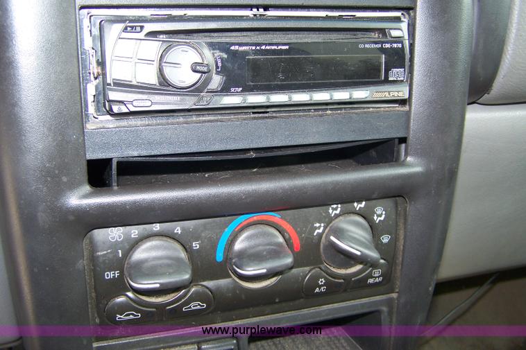 image for item 7294 2000 Chevrolet Venture mini van