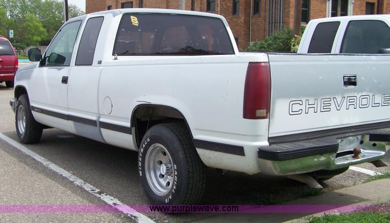 image for item 7295 1990 Chevrolet C1500 extended cab pickup truck