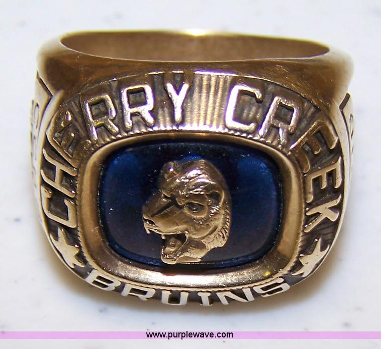 image for item 7299 Men's gold class ring