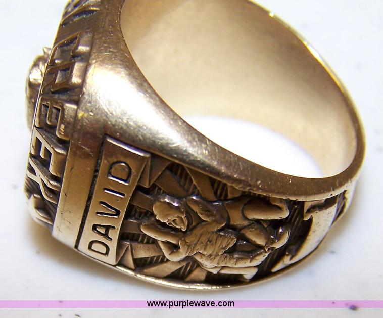 image for item 7299 Men's gold class ring