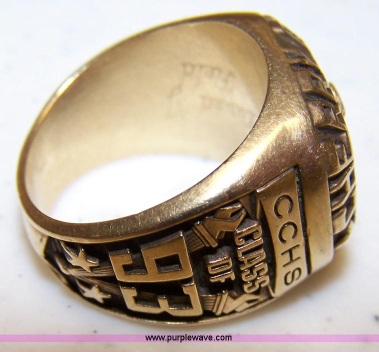 image for item 7299 Men's gold class ring