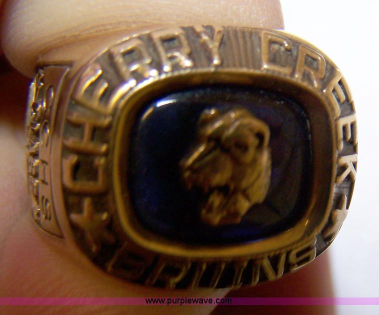 image for item 7299 Men's gold class ring