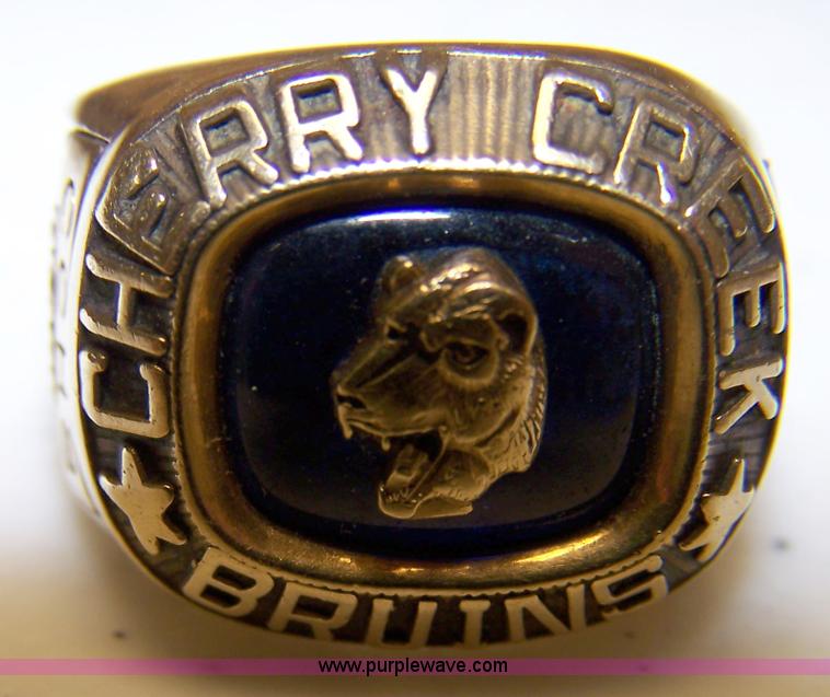 image for item 7299 Men's gold class ring