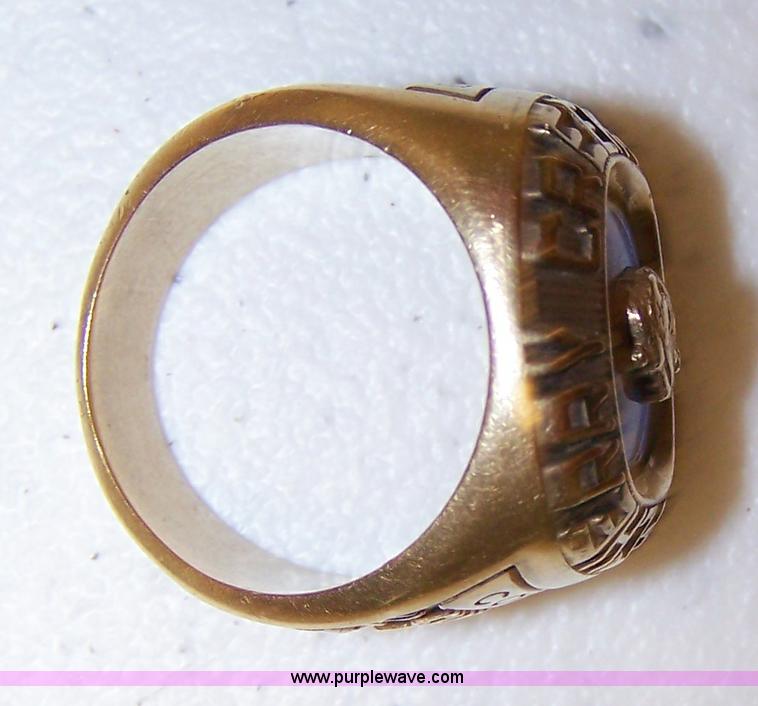 image for item 7299 Men's gold class ring