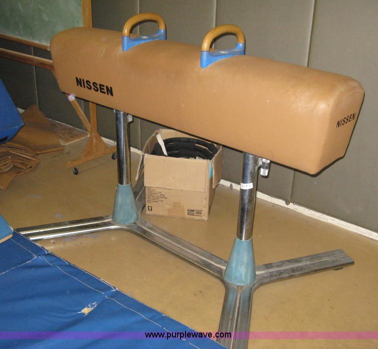image for item 8084 Nissen pommel horse