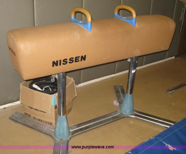 image for item 8084 Nissen pommel horse
