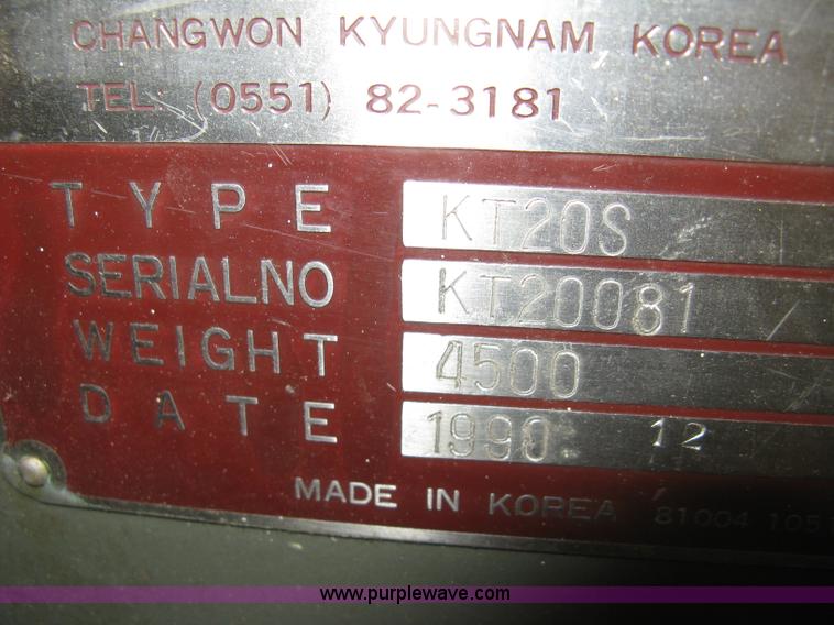 image for item 8094 1990 Kia Machine Tool KT20S industrial lathe