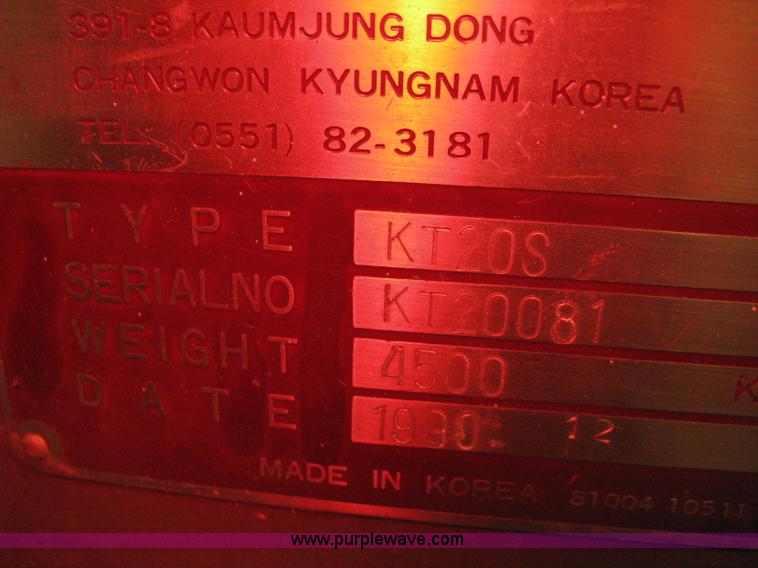 image for item 8094 1990 Kia Machine Tool KT20S industrial lathe