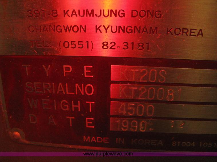 image for item 8094 1990 Kia Machine Tool KT20S industrial lathe
